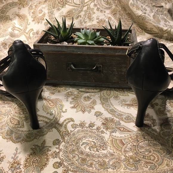 Bandolino Loreen Black Heels with Ankle Straps - Picture 6 of 8